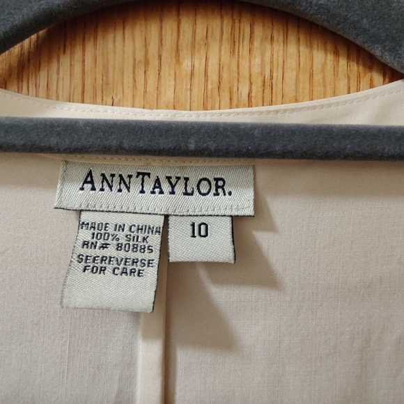 Vintage silk blouse with mother of pearl buttons - Picture 3 of 4